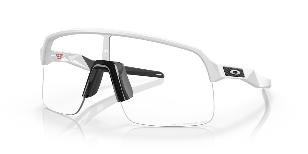 Oakley Okulary przeciwsłoneczne SUTRO LITE Matte White/Clear To Black Iridium Photochromic OO9463-46